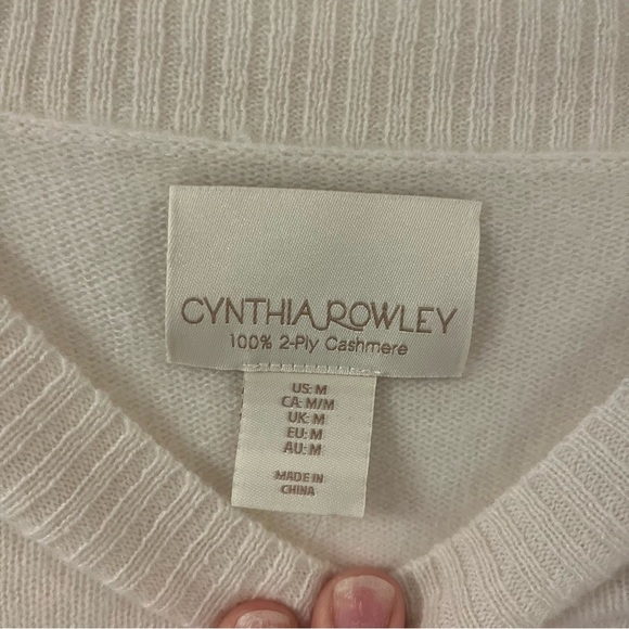 Cynthia Rowley Cream 100% cashmere sweater with black flower design - Picture 3 of 7